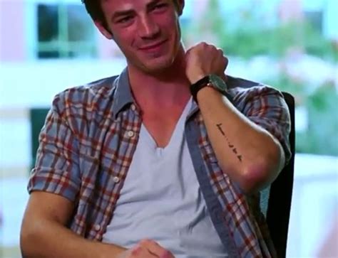 Grant Gustin 2024: dating, net worth, tattoos, smoking。